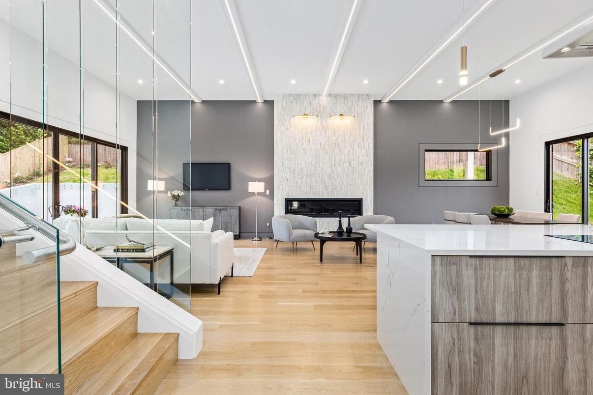 Fireplace, Interior, Living room, Pendant Lights, Recessed Lighting, Wood Texture Flooring