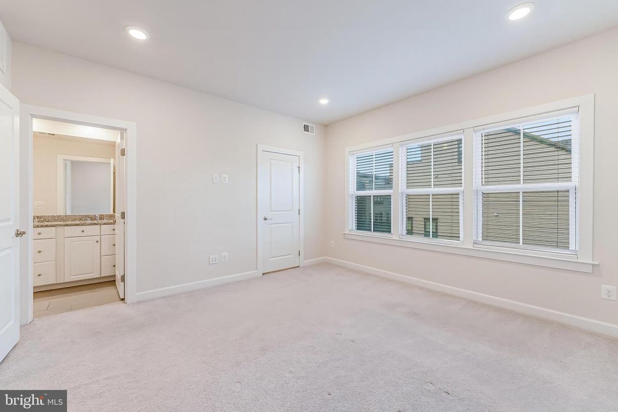 Bathroom, Empty room, Interior, Recessed Lighting