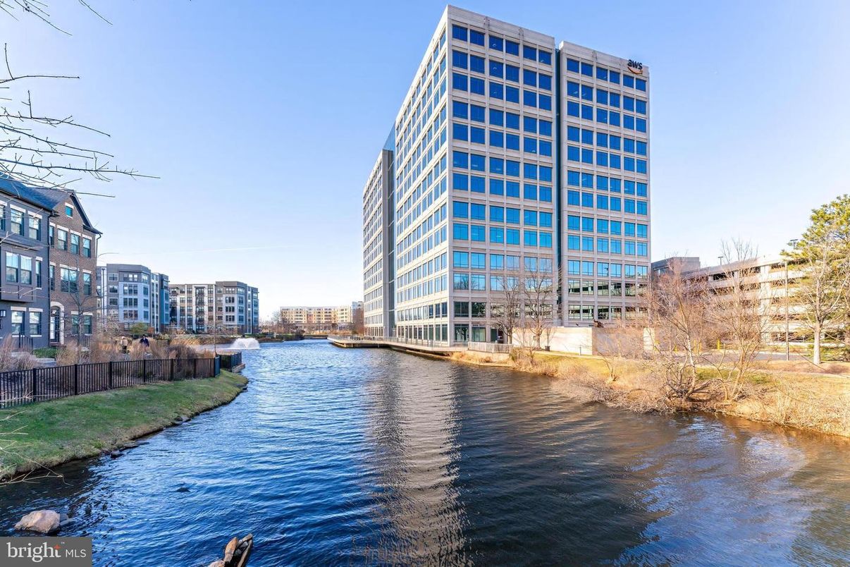 Exterior, Facade, Highrise