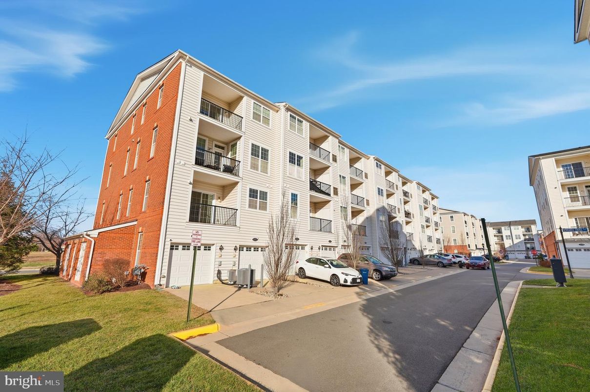 Exterior, Facade, Condo Building