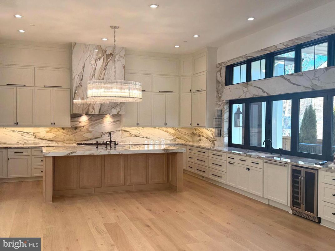 Chandelier, Interior, Kitchen, Marble Walls, Pendant Lights, Recessed Lighting, Wood Texture Flooring