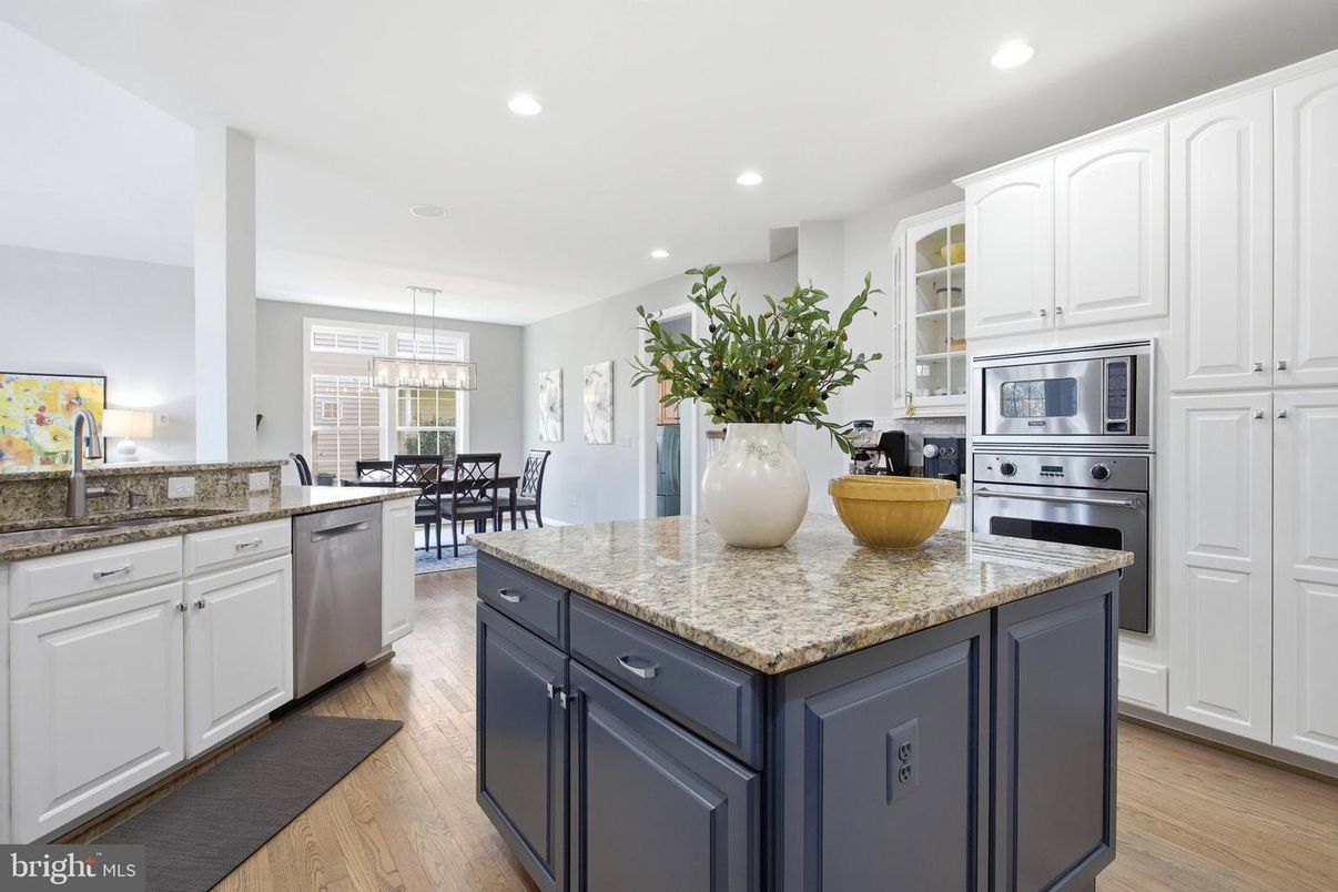 Chandelier, Dining room, Interior, Kitchen, Pendant Lights, Recessed Lighting, Stainless Steel Appliances, Wood Texture Flooring