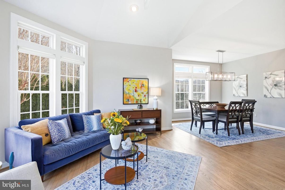 Dining room, Interior, Living room, Pendant Lights, Recessed Lighting, Wood Texture Flooring