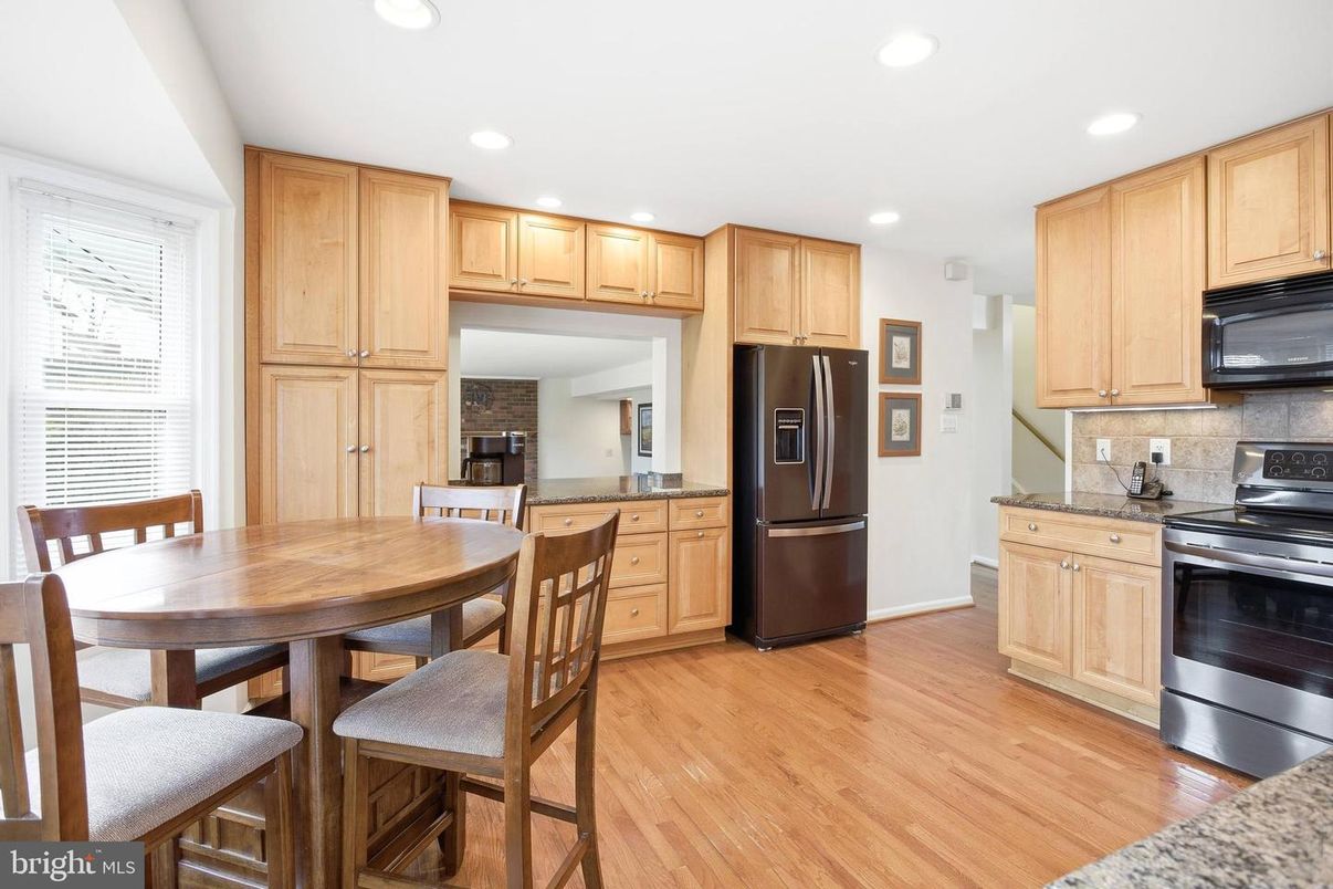 Dining room, Interior, Kitchen, Recessed Lighting, Wood Texture Flooring