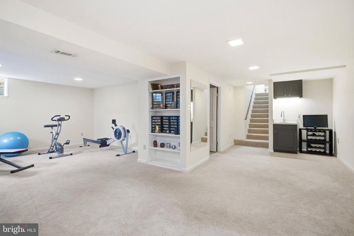 Fitness Equipment, Interior, Recessed Lighting