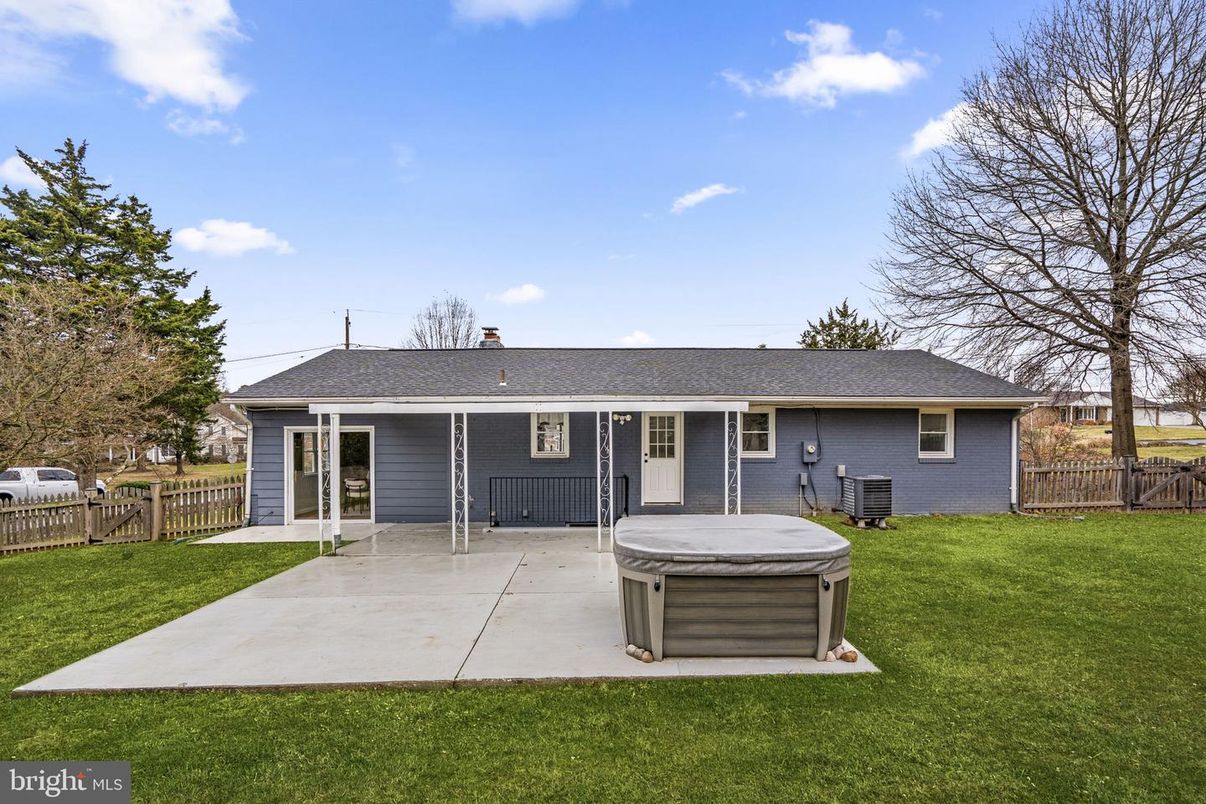 Backyard, Exterior, Hot Tub