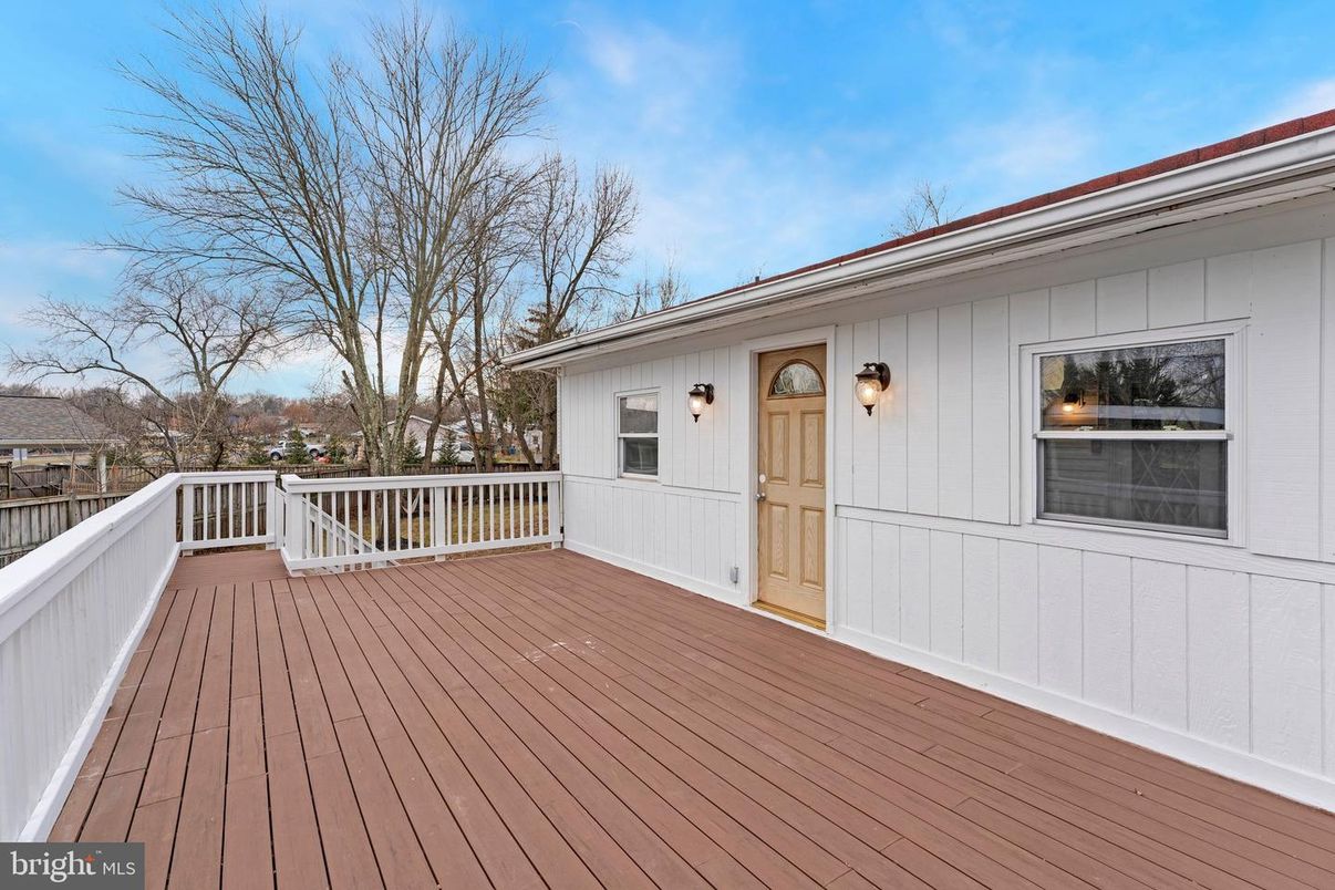 Exterior, Wood Texture Flooring