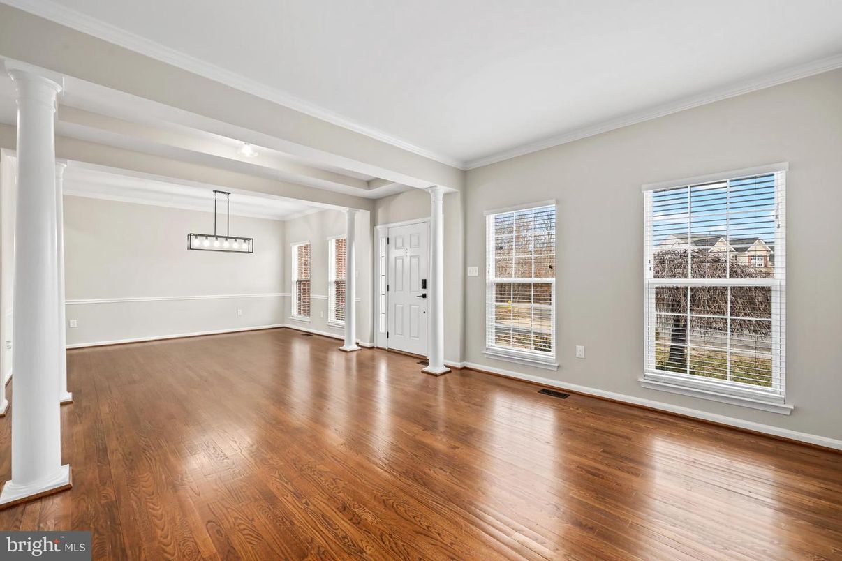 Empty room, Interior, Pendant Lights, Wood Texture Flooring