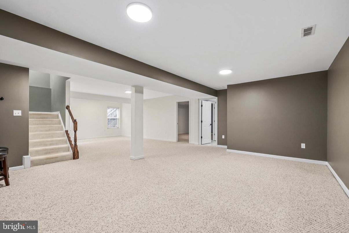 Empty room, Interior, Recessed Lighting