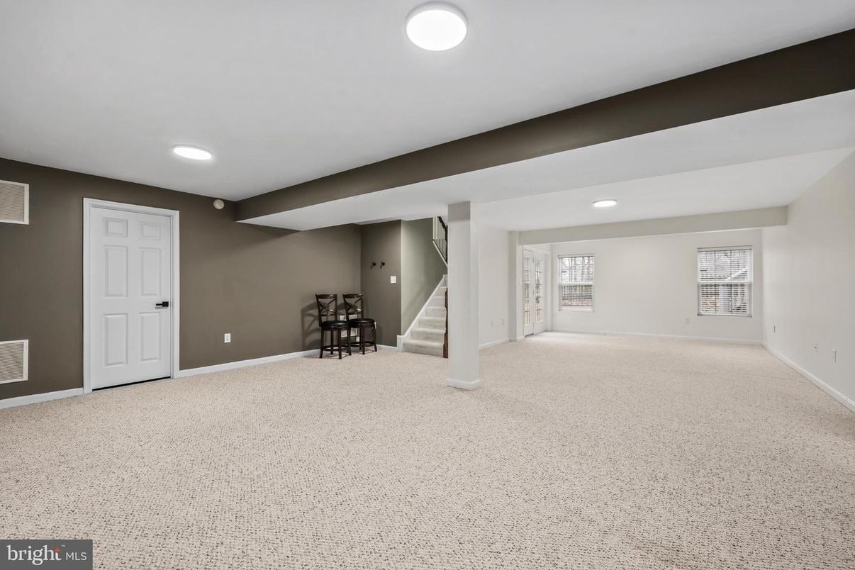 Empty room, Interior, Recessed Lighting