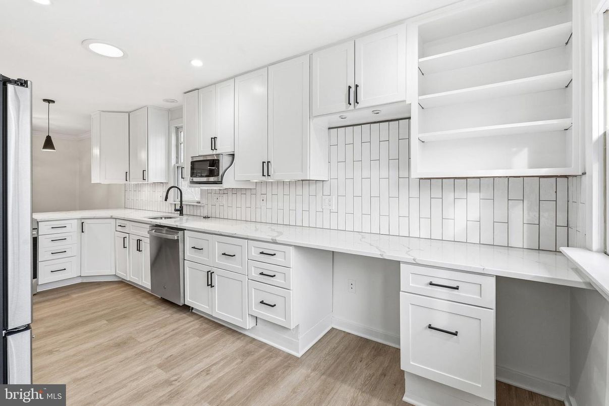 Interior, Kitchen, Pendant Lights, Recessed Lighting, Wood Texture Flooring