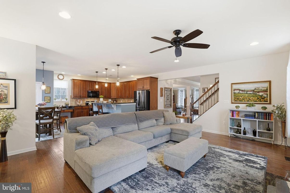 Dining room, Interior, Kitchen, Living room, Pendant Lights, Recessed Lighting, Stainless Steel Appliances, Wood Texture Flooring