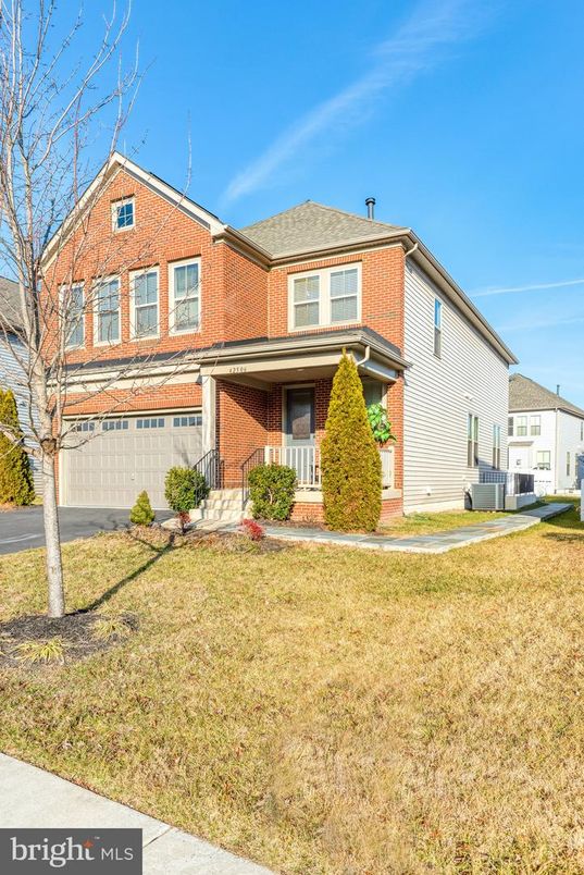 Attached, Exterior, Facade, Brick Facade, American Craftsman