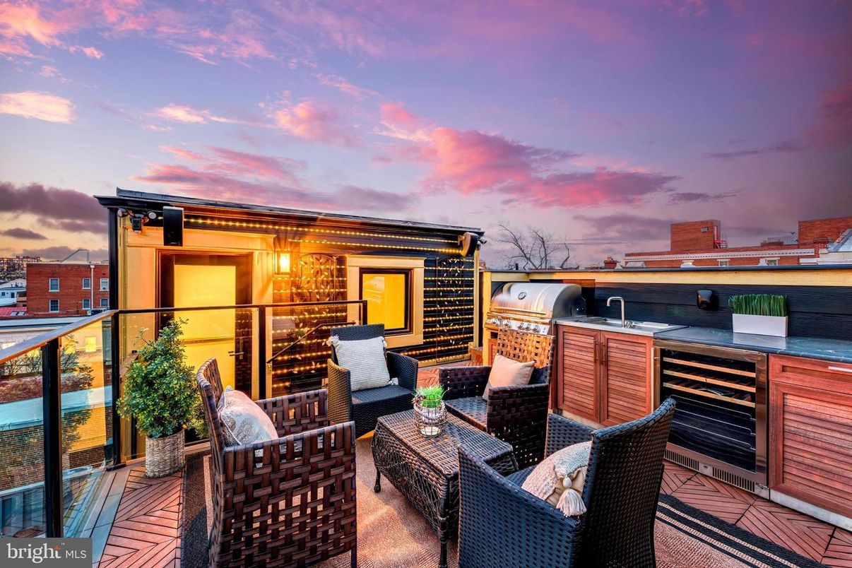 Exterior, Outdoor Kitchen