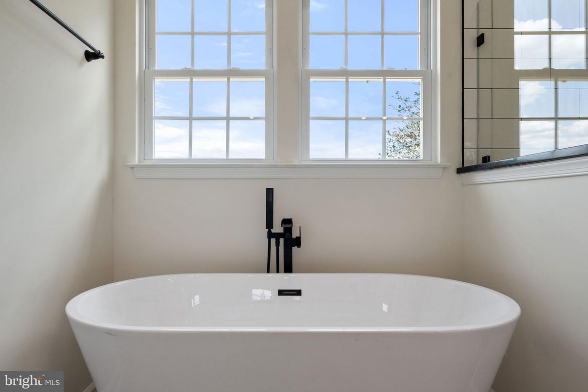 Bathroom, Free Standing Baths, Interior