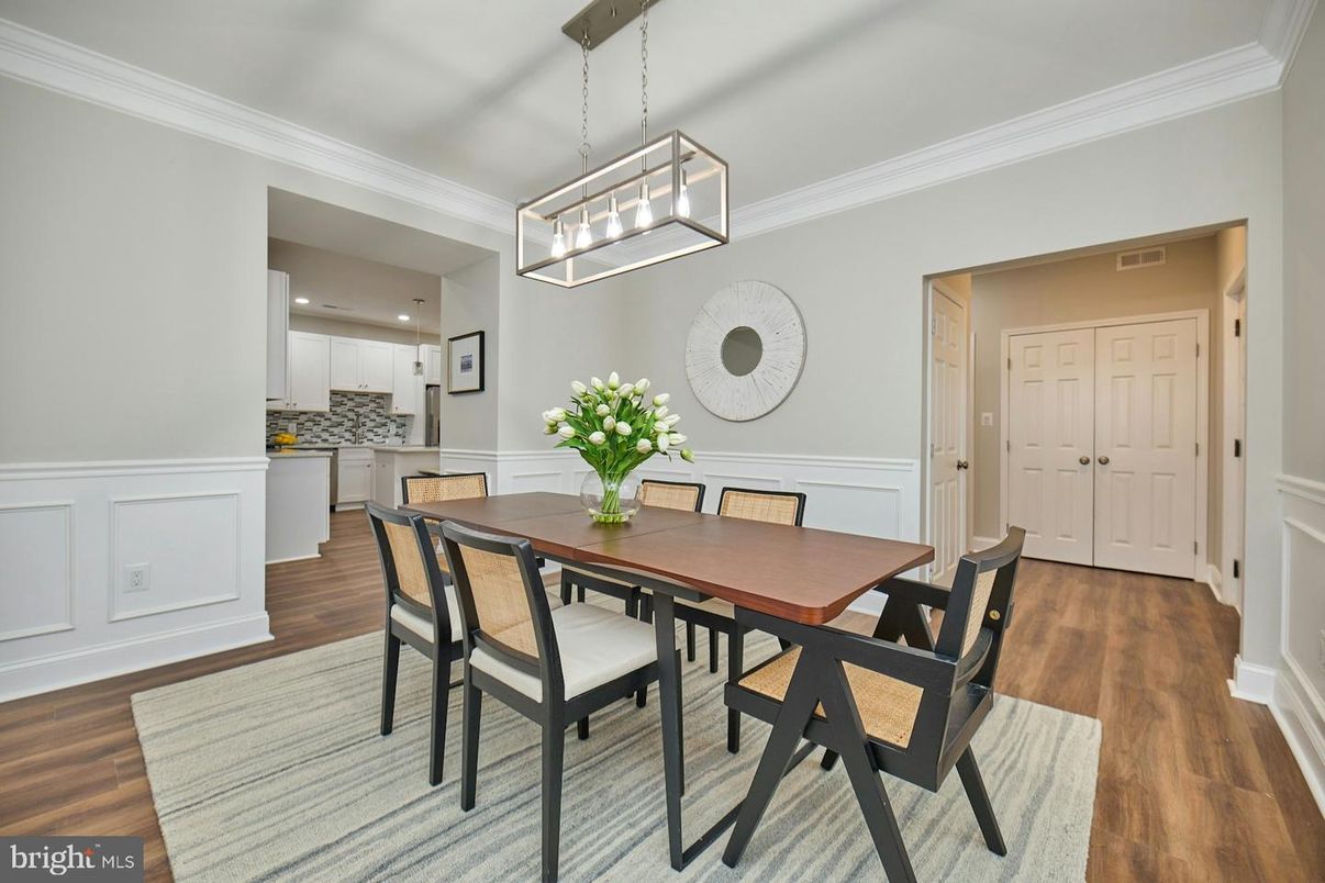 Dining room, Interior, Kitchen, Pendant Lights, Recessed Lighting, Wood Texture Flooring