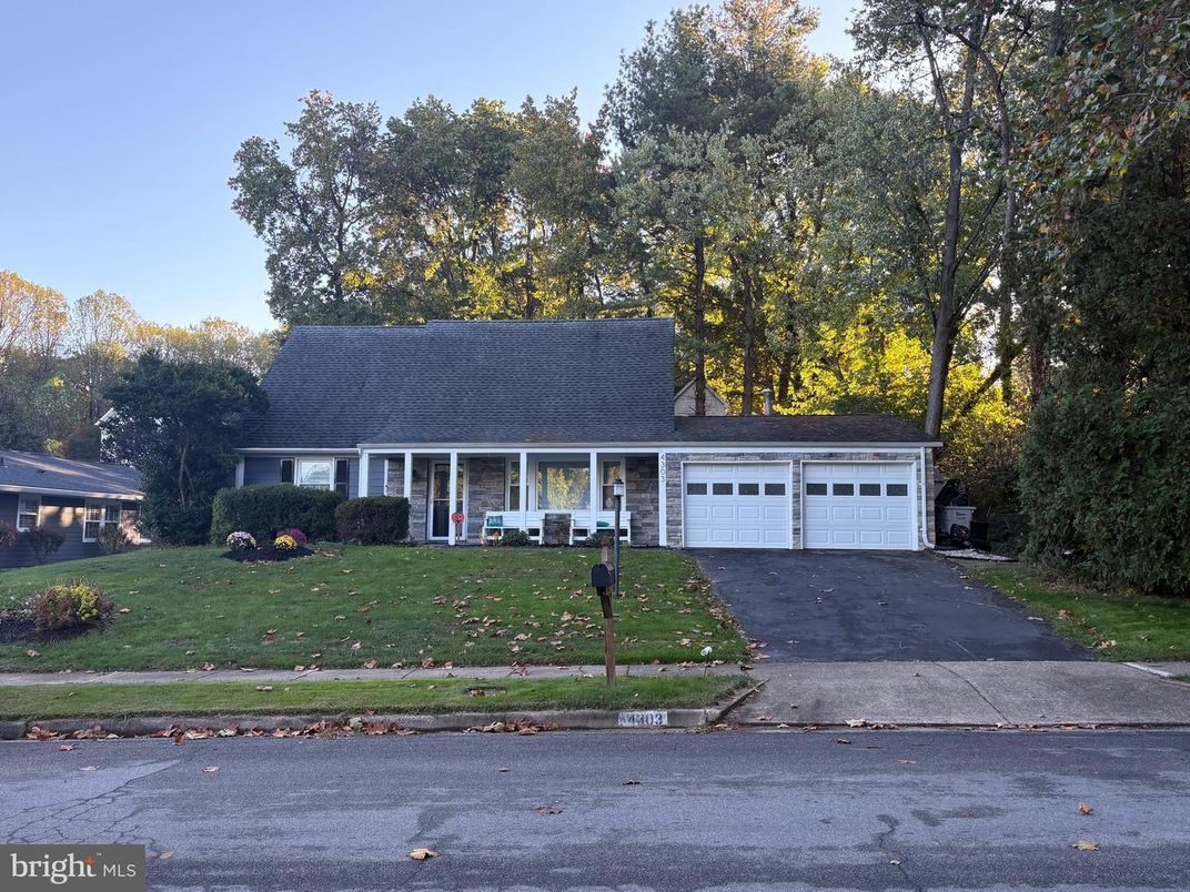 Attached, Exterior, Facade, Cape Cod