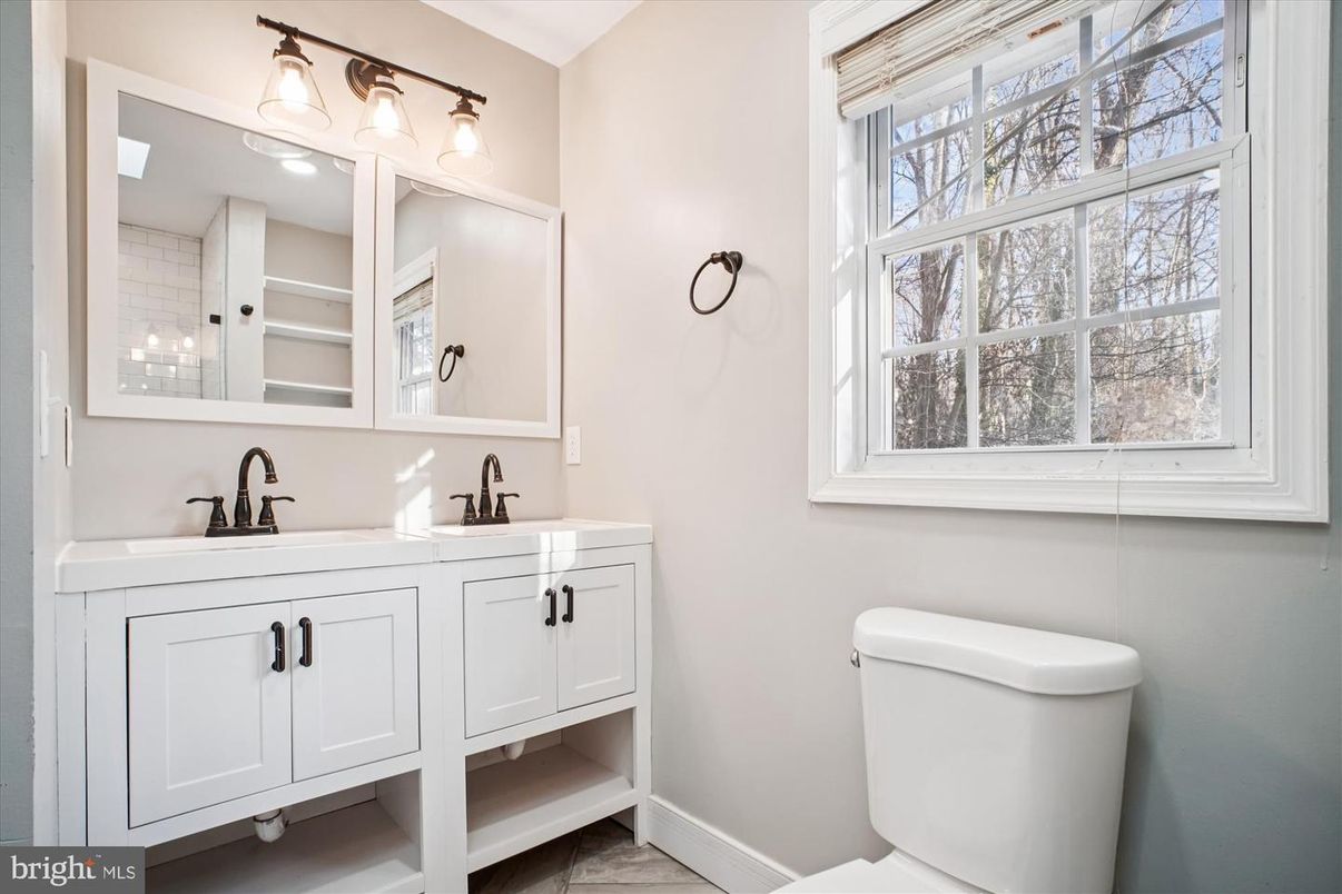 Bathroom, Dual Sink Vanities, Interior
