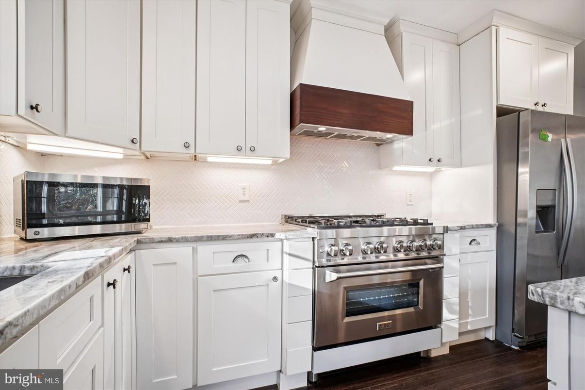 Interior, Kitchen, Stainless Steel Appliances, Wood Texture Flooring