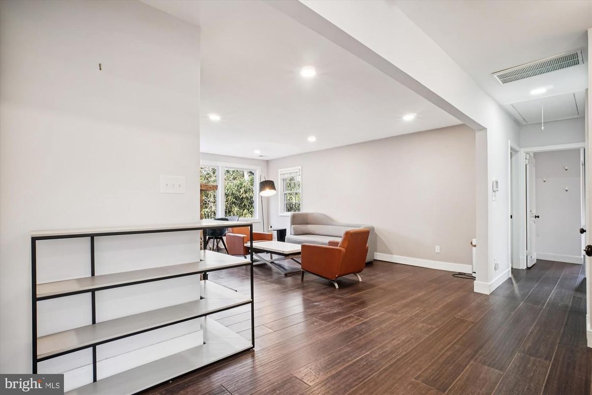 Interior, Living room, Pendant Lights, Recessed Lighting, Wood Texture Flooring