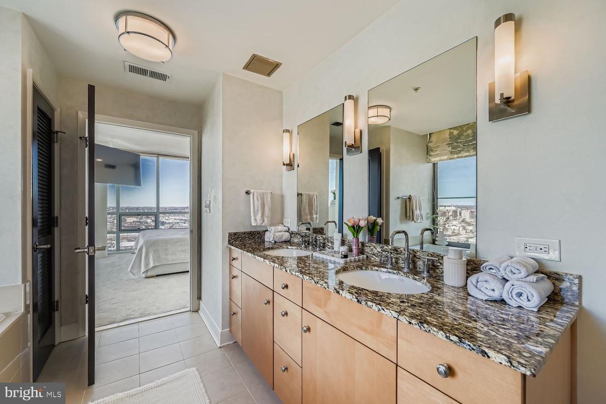 Bathroom, Bedroom, Dual Sink Vanities, Interior