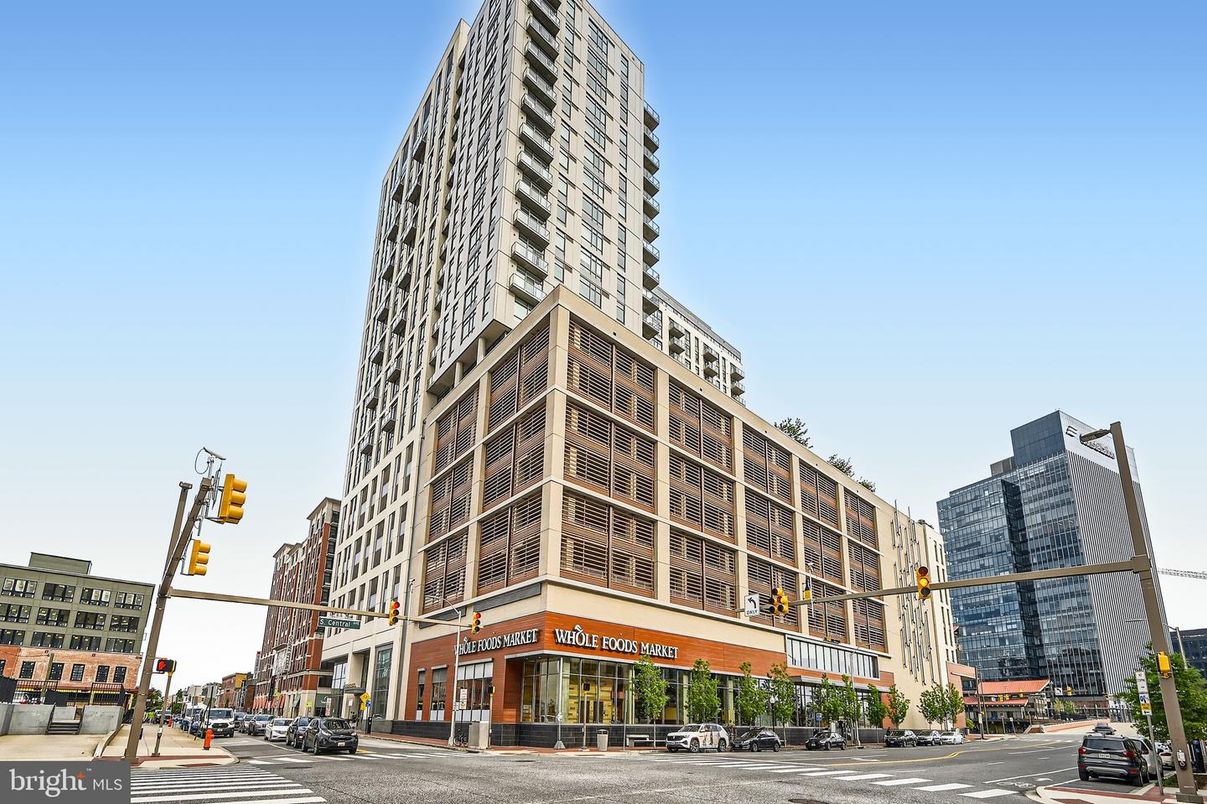 Exterior, Facade, Highrise