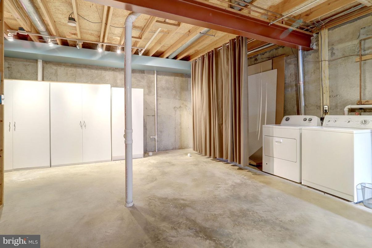 Interior, Washer, Wooden Beams, Wooden Ceilings