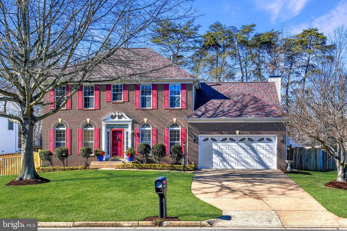 Attached, Exterior, Facade, Brick Facade, Georgian