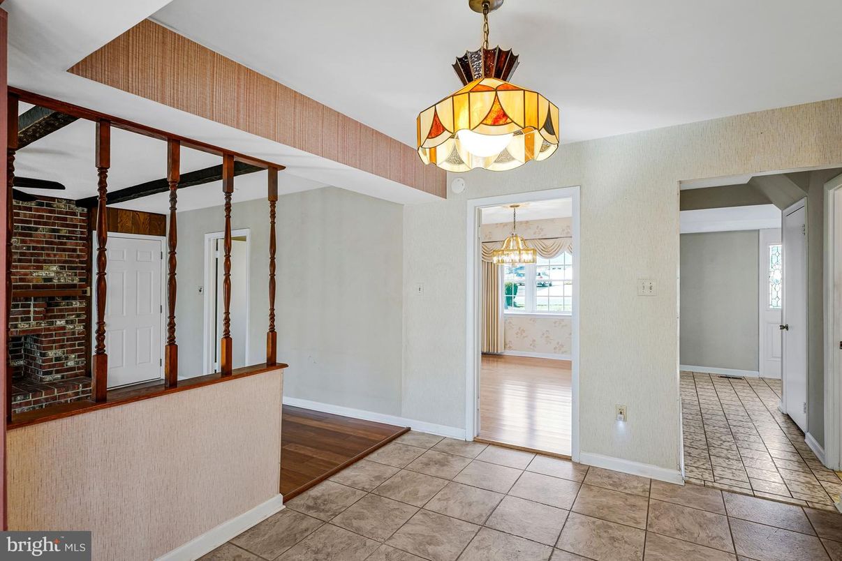 Chandelier, Empty room, Interior, Pendant Lights, Stone Walls, Wood Texture Flooring