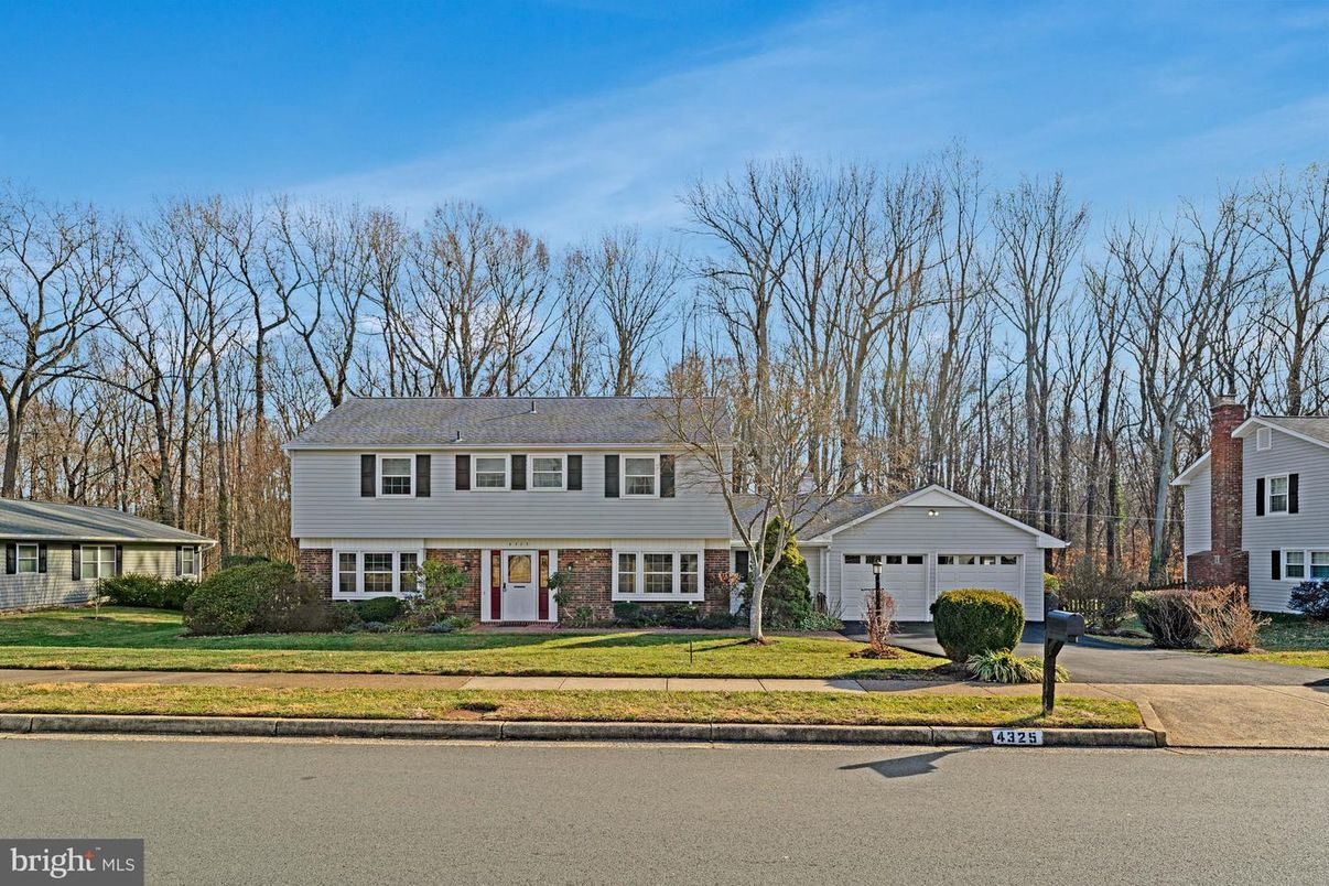 Attached, Detached Garage, Exterior, Facade, Georgian