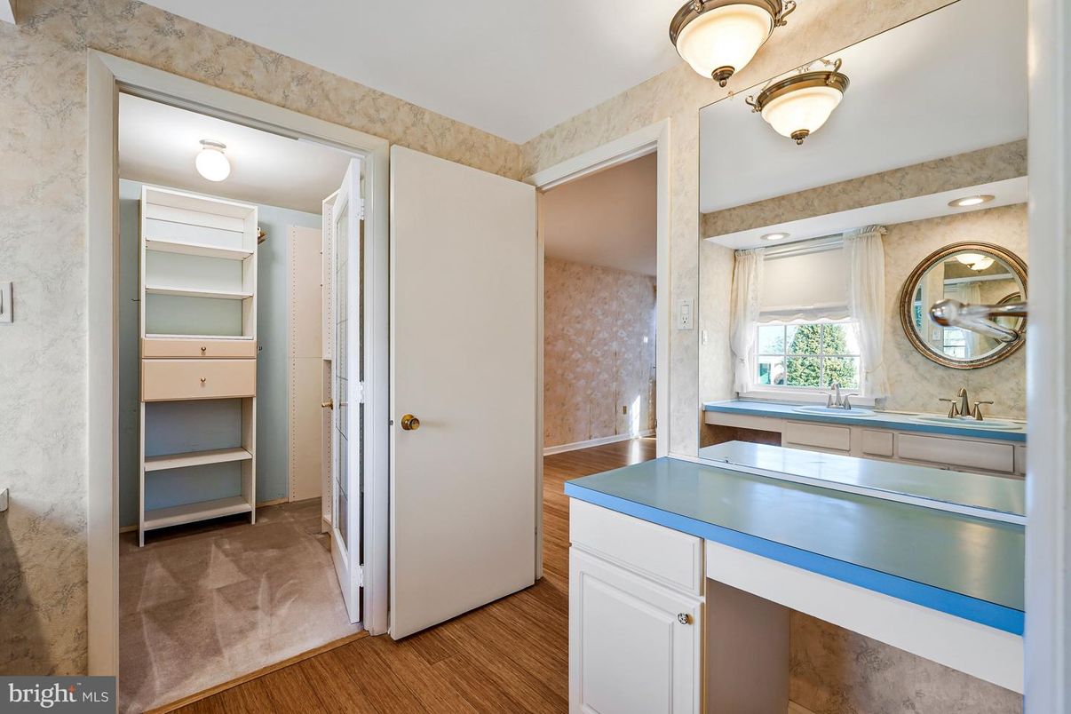 Bathroom, Interior, Recessed Lighting, Wood Texture Flooring