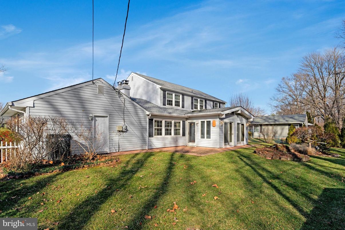 Backyard, Exterior, Facade, Cape Cod
