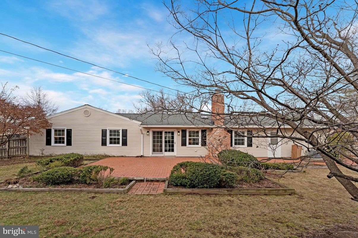 Backyard, Exterior, Facade, Cape Cod