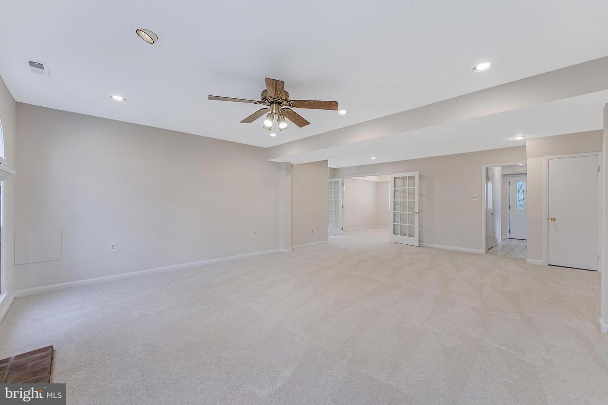 Empty room, Interior, Recessed Lighting