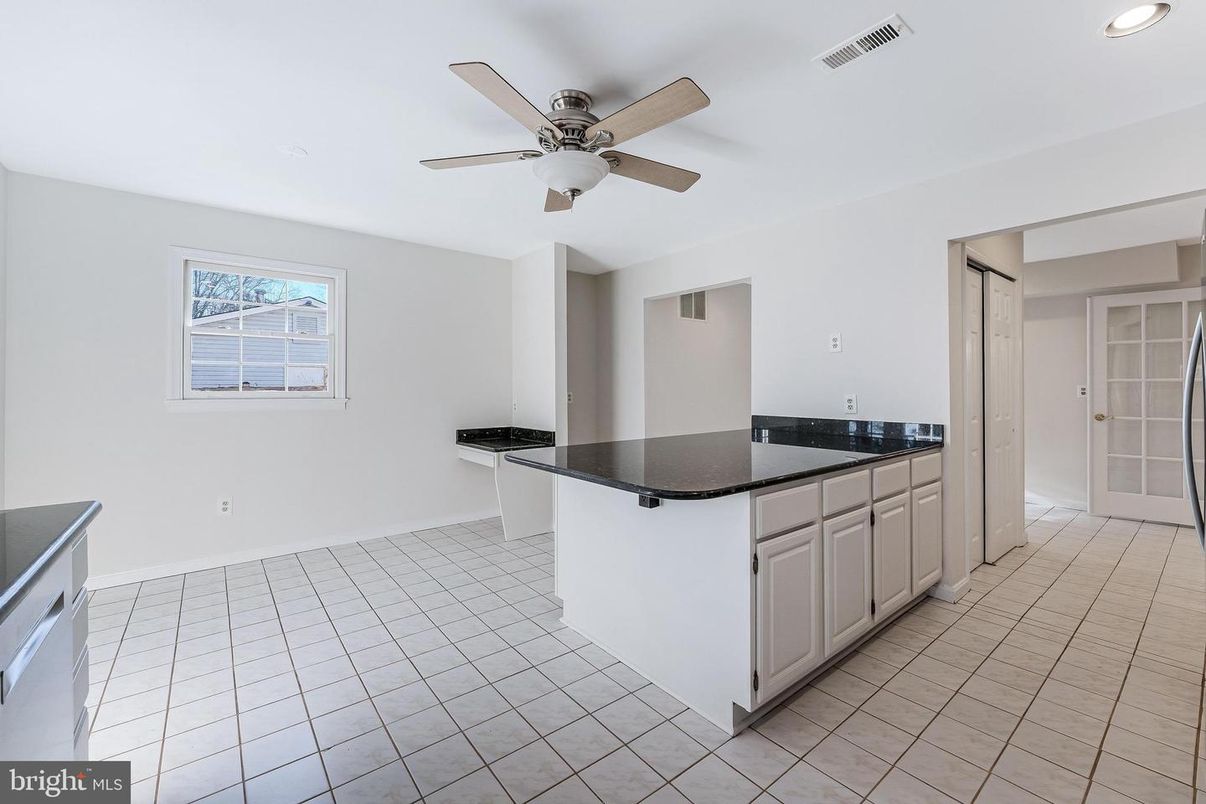 Empty room, Interior, Kitchen, Recessed Lighting