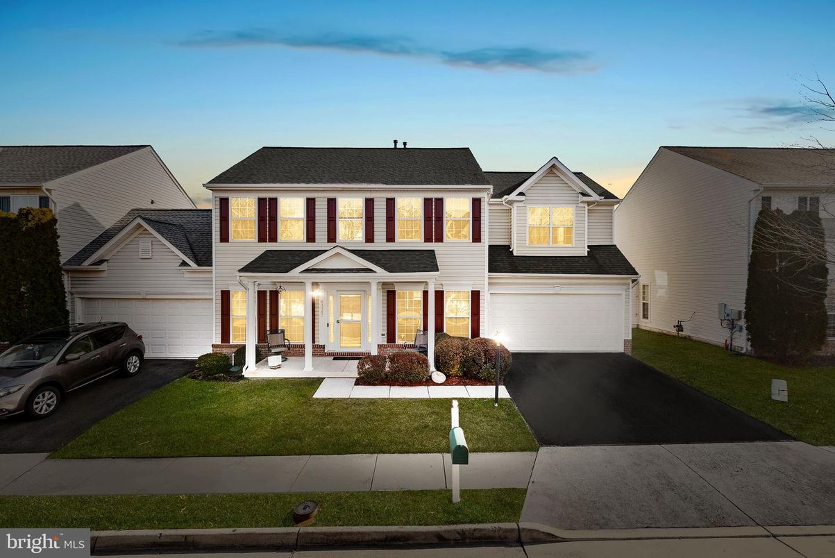 Attached, Exterior, Facade, Georgian