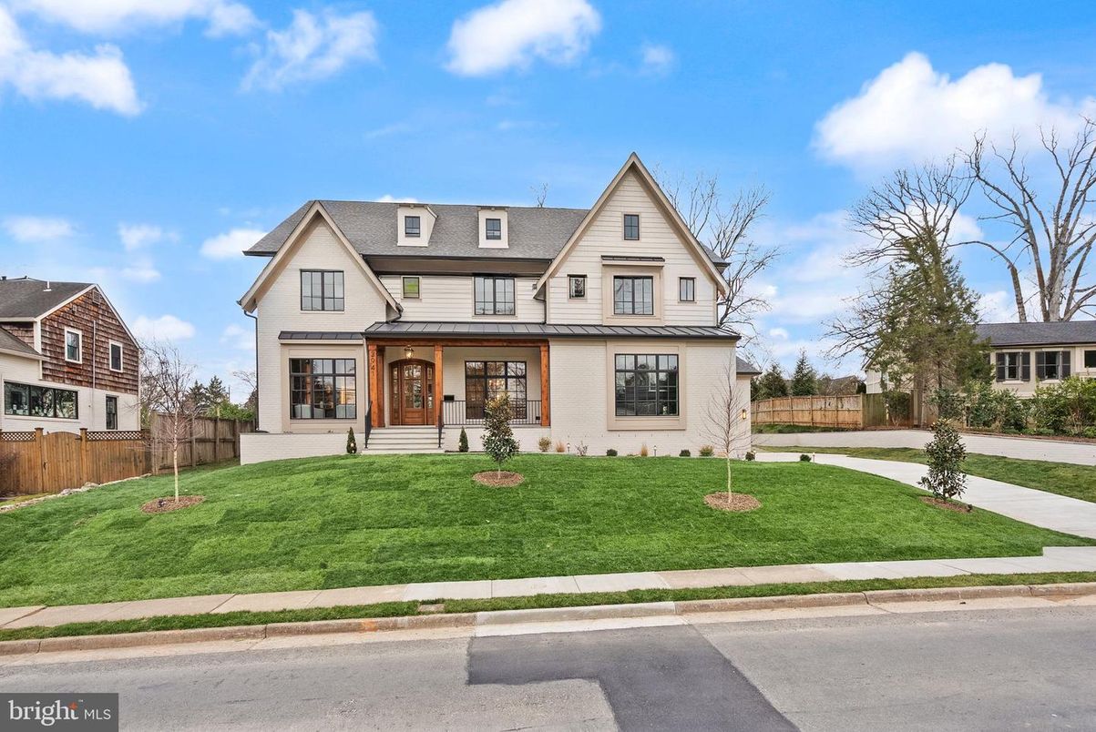 Exterior, Facade, Farmhouse