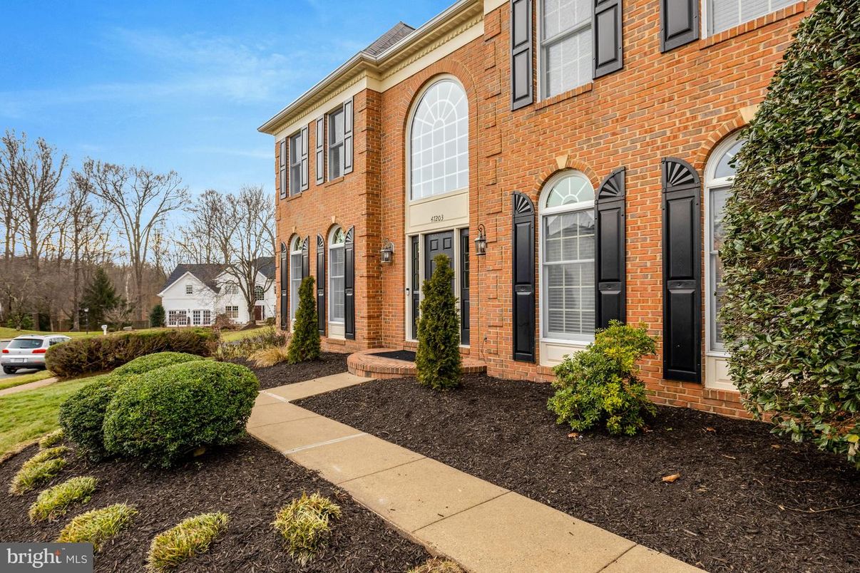 Exterior, Facade, Brick Facade, Georgian