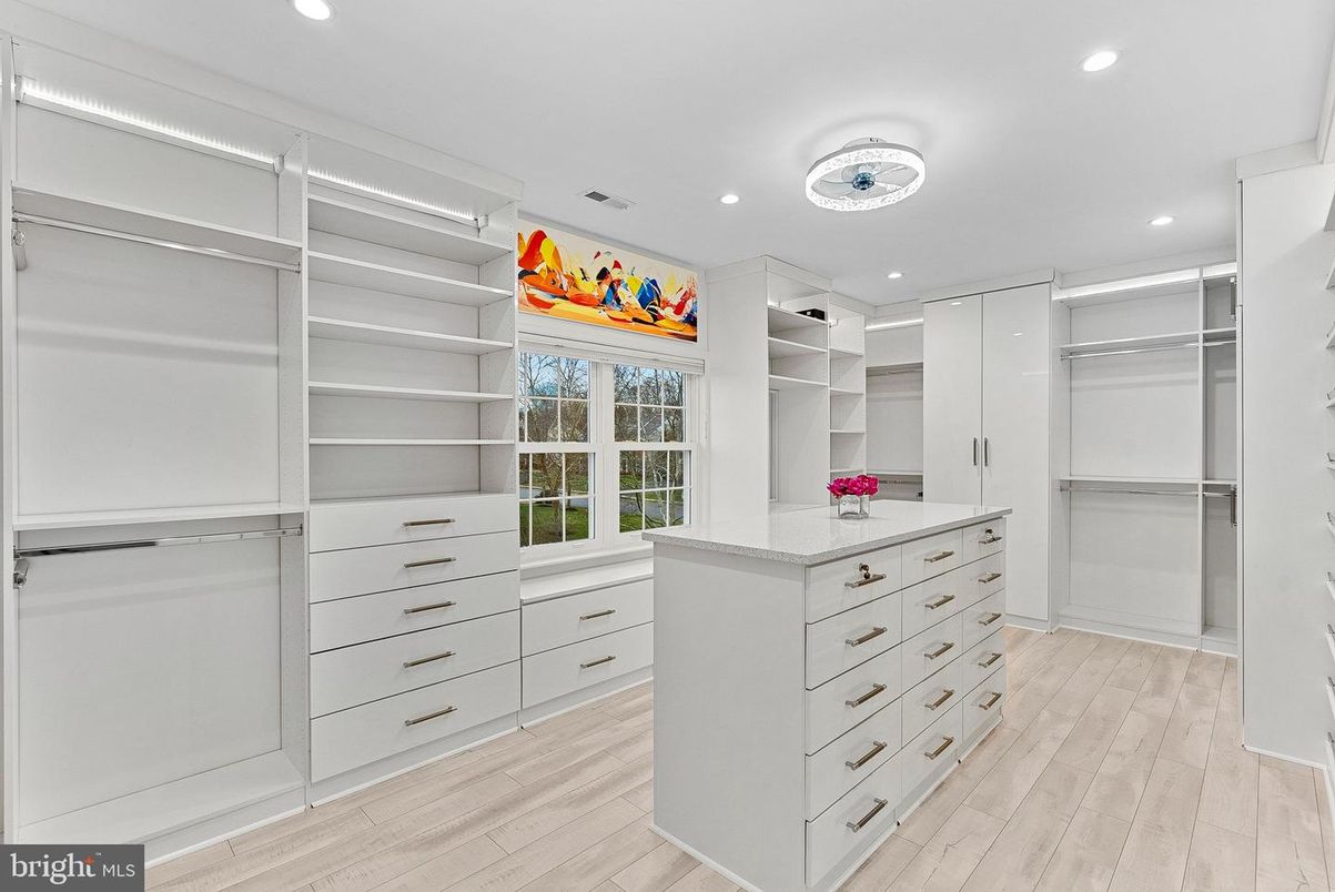 Interior, Recessed Lighting, Walk-in Closets, Wood Texture Flooring