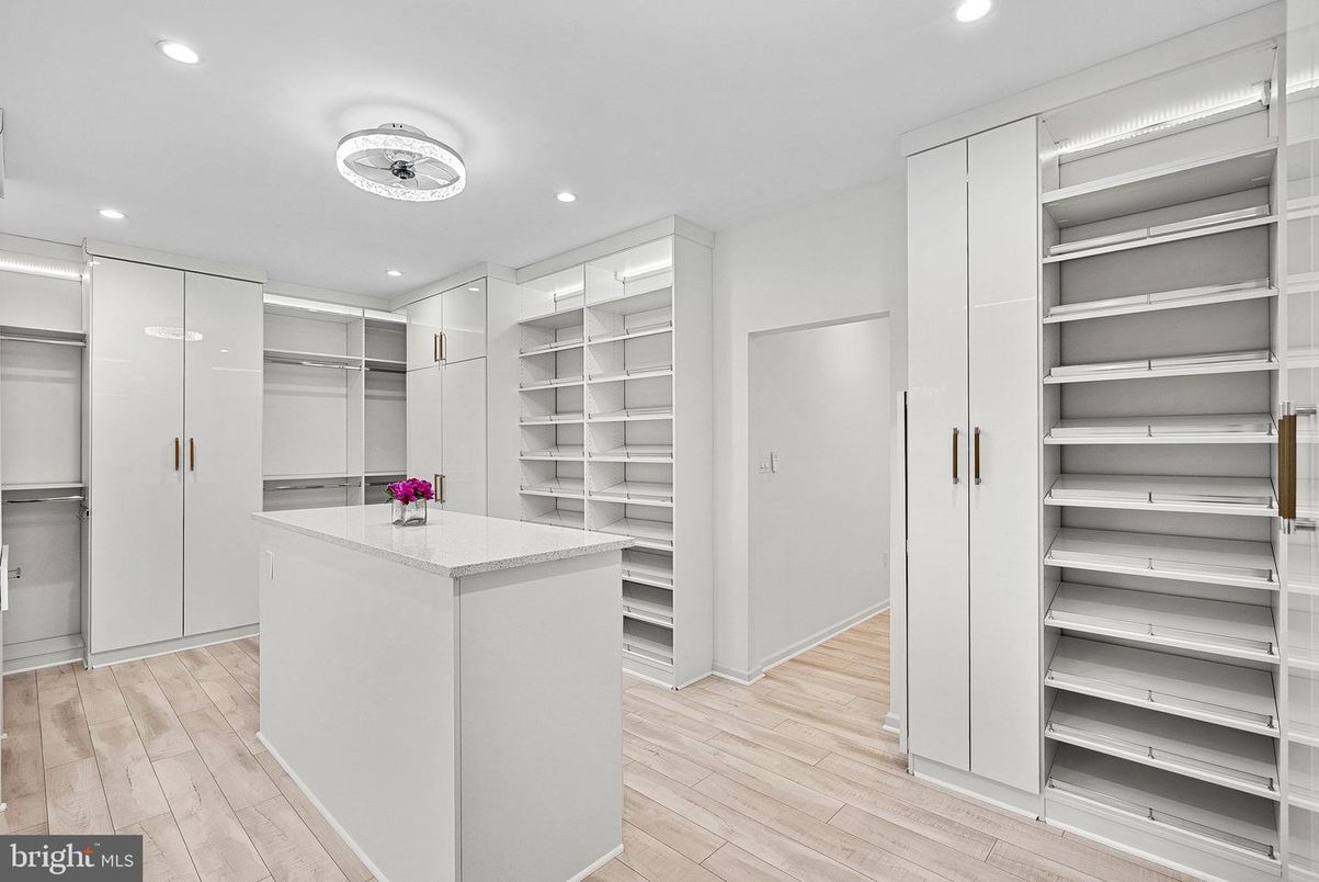 Interior, Recessed Lighting, Walk-in Closets, Wood Texture Flooring