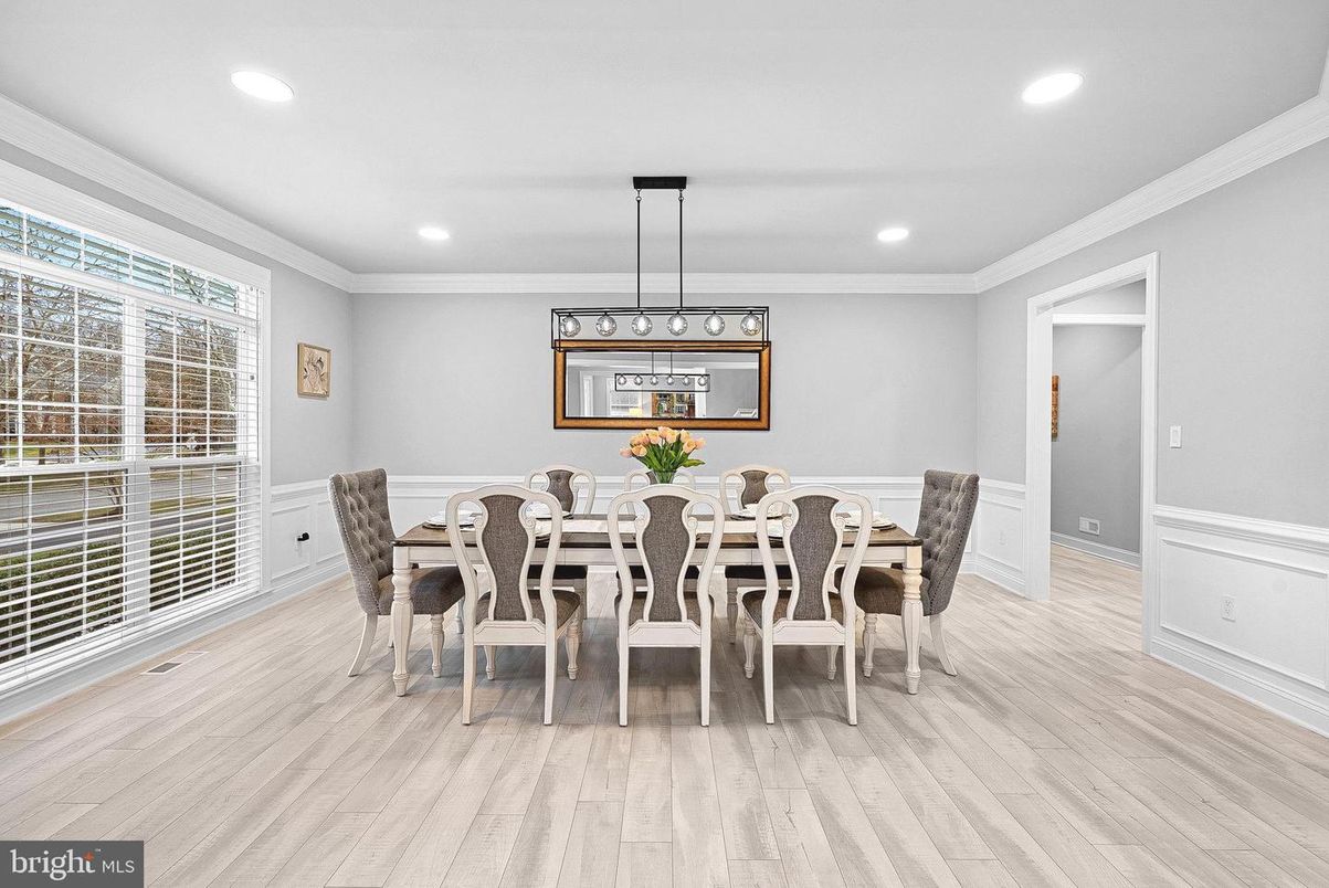 Dining room, Interior, Pendant Lights, Recessed Lighting, Wood Texture Flooring
