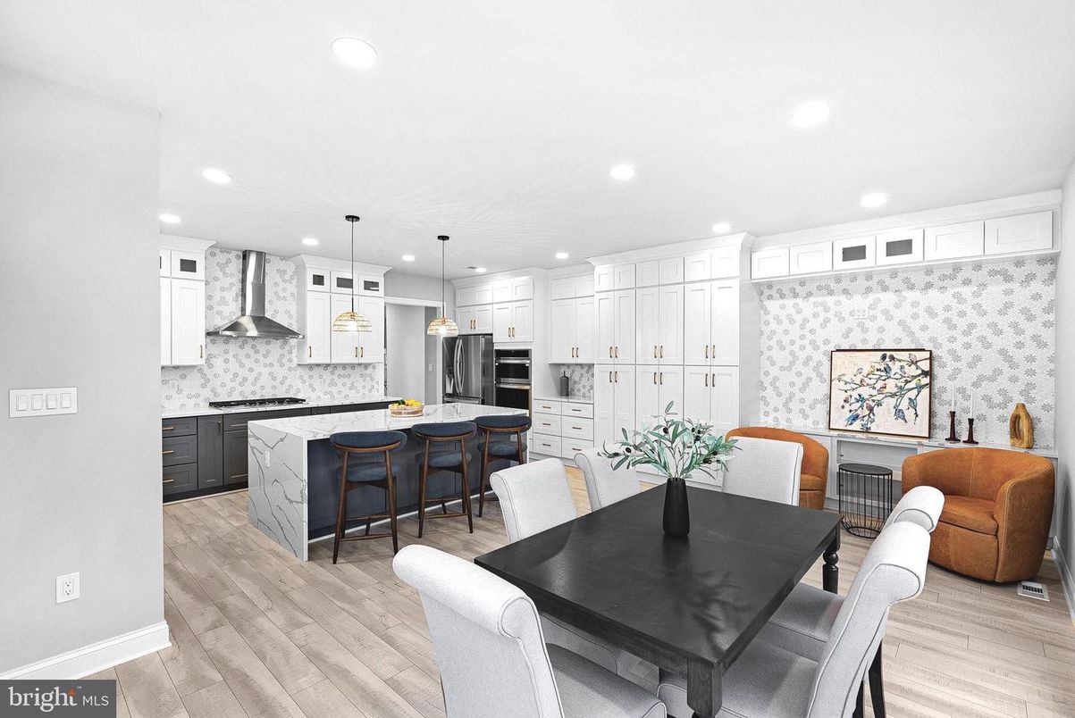 Dining room, Interior, Kitchen, Pendant Lights, Recessed Lighting, Stainless Steel Appliances, Wood Texture Flooring