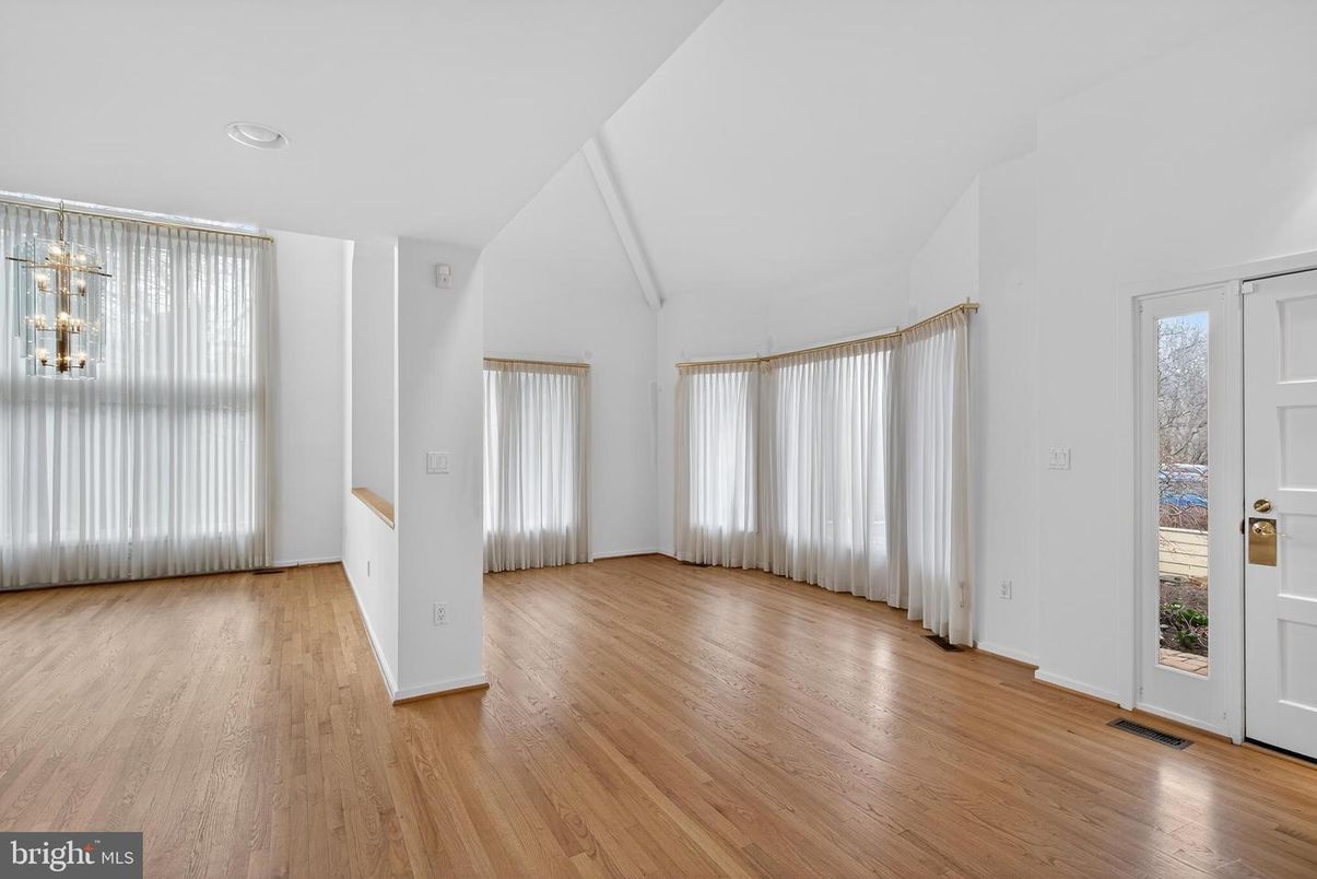 Empty room, Interior, Pendant Lights, Wood Texture Flooring