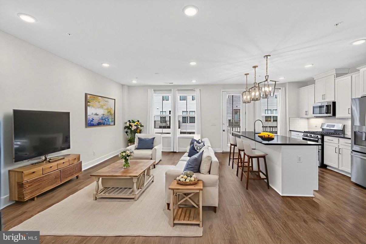 Interior, Kitchen, Living room, Pendant Lights, Recessed Lighting, Stainless Steel Appliances, Wood Texture Flooring