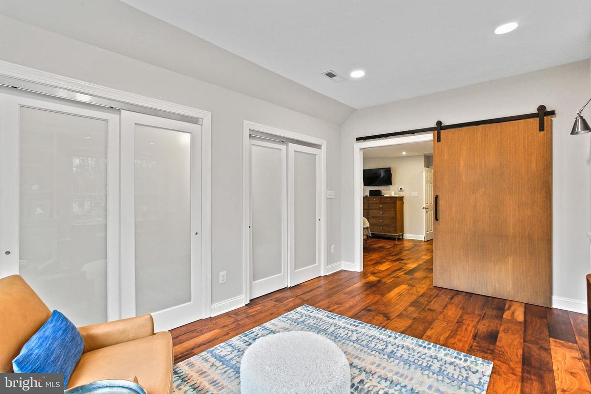 Interior, Recessed Lighting, Wood Texture Flooring