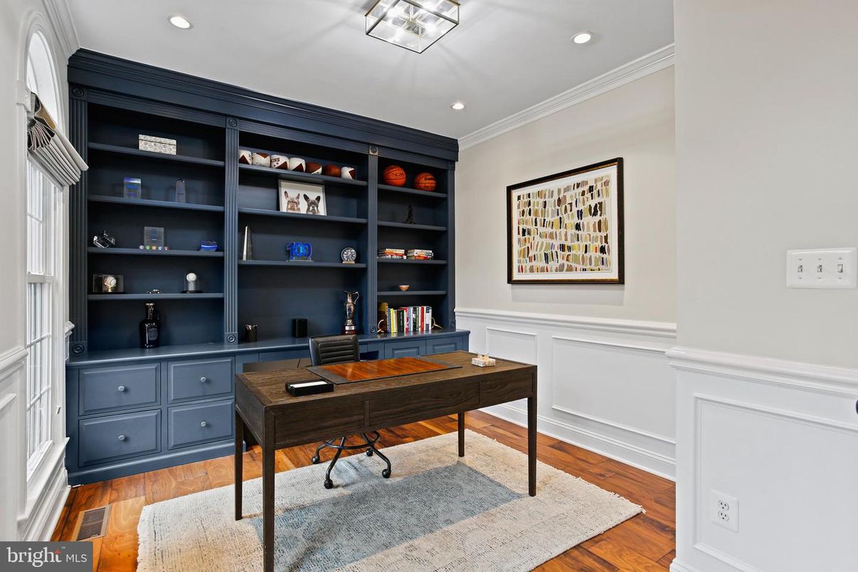 Home Office, Interior, Recessed Lighting, Wood Texture Flooring