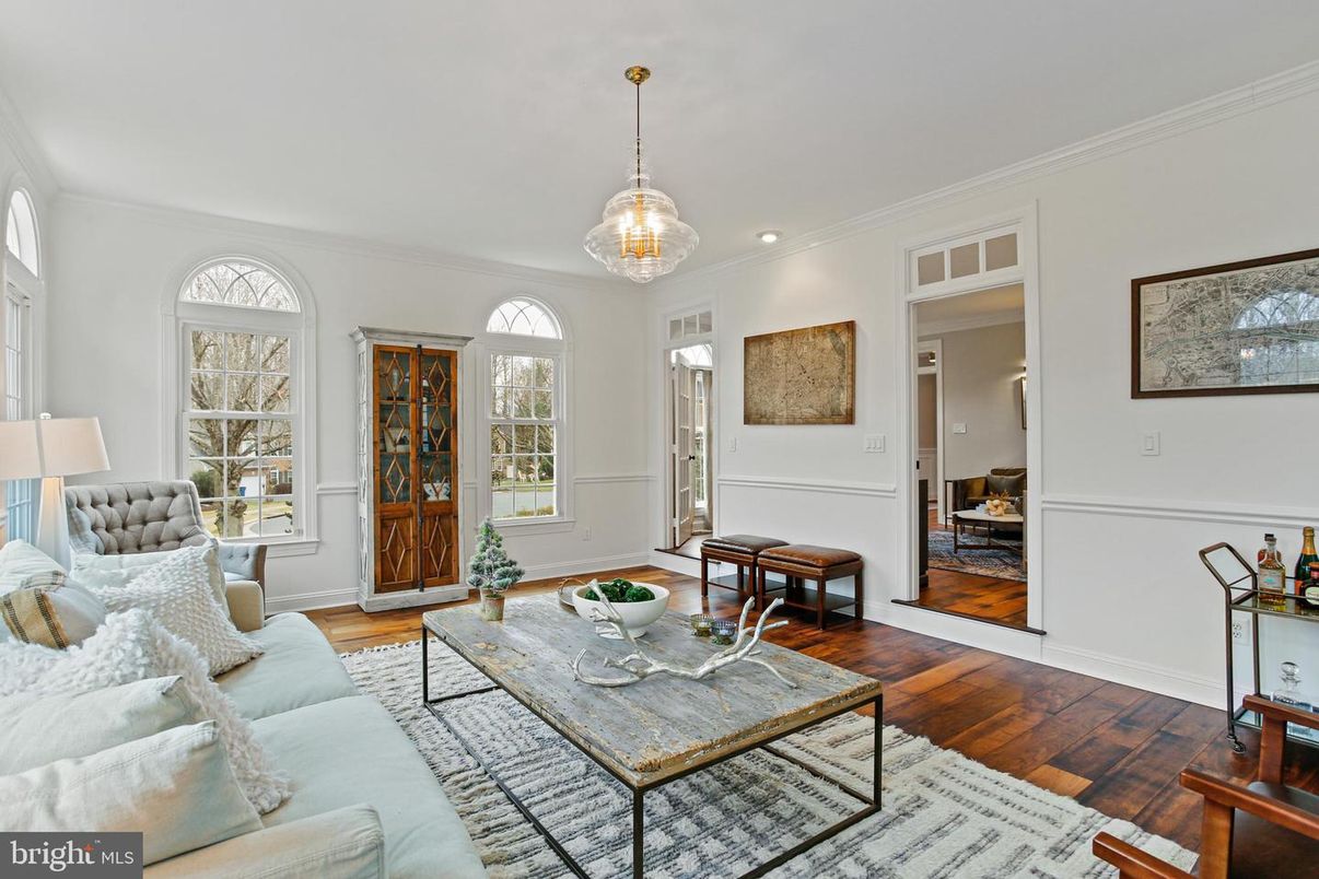 Interior, Living room, Pendant Lights, Recessed Lighting, Wood Texture Flooring