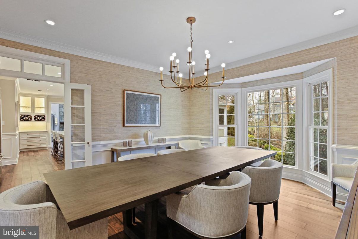 Chandelier, Dining room, Interior, Recessed Lighting, Wood Texture Flooring