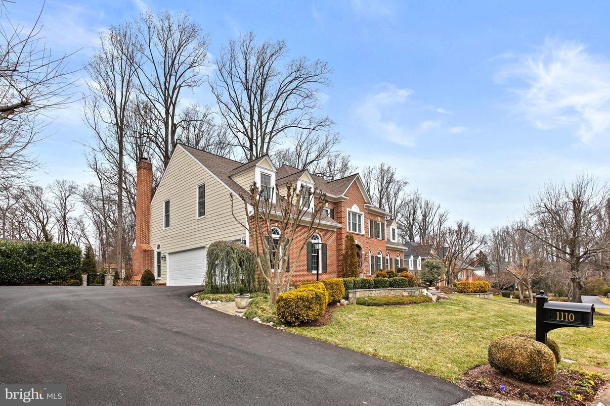 Attached, Exterior, Facade, Brick Facade, Tudor Revival