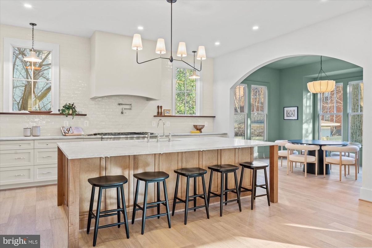 Dining room, Interior, Kitchen, Pendant Lights, Recessed Lighting, Wood Texture Flooring